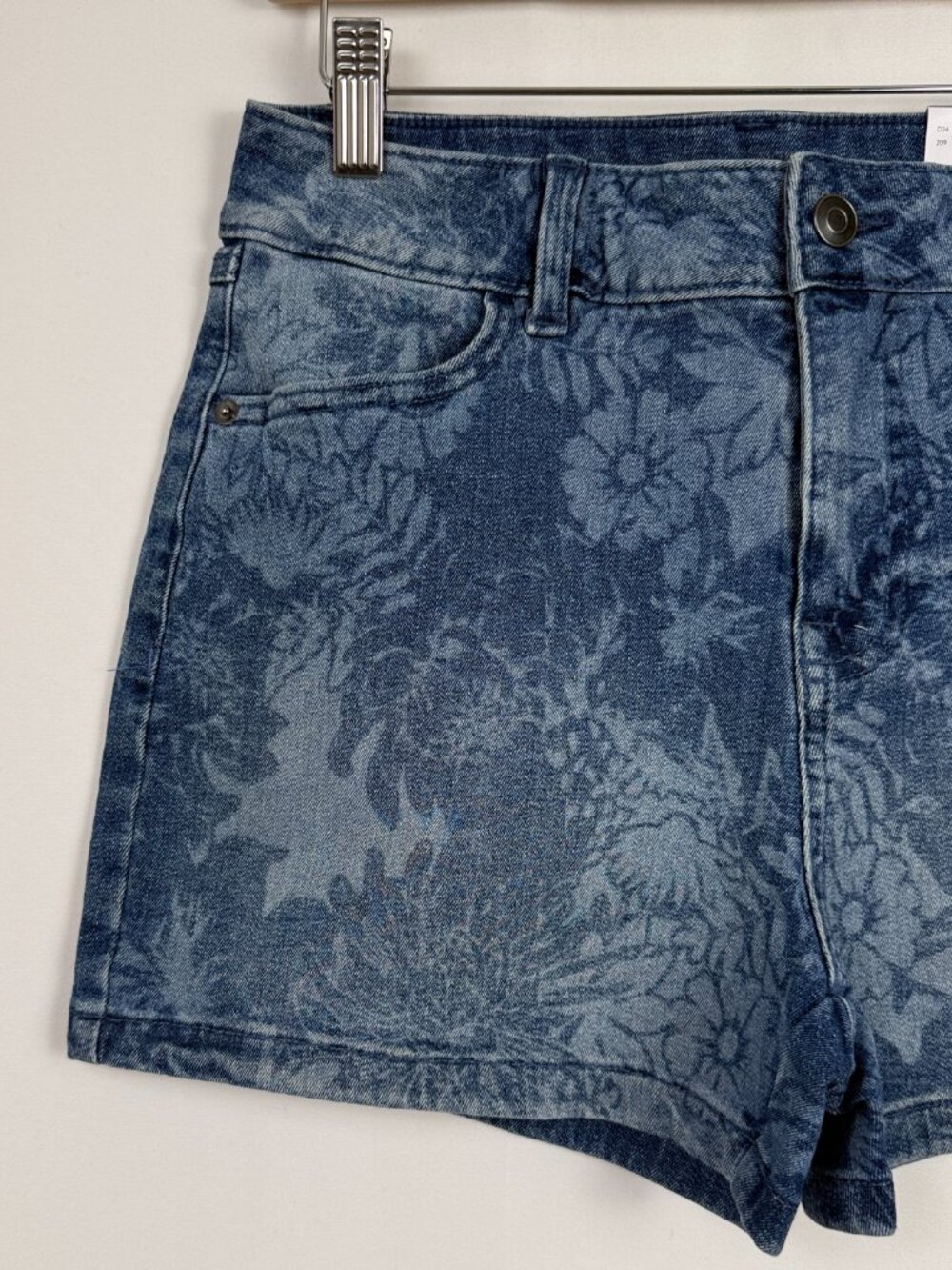 🔥4 for $20🔥 George Womens Floral Printed Denim Shorts 2 6 12 16 - Picture 2 of 6